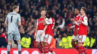 出镇定自若 出镇定自若